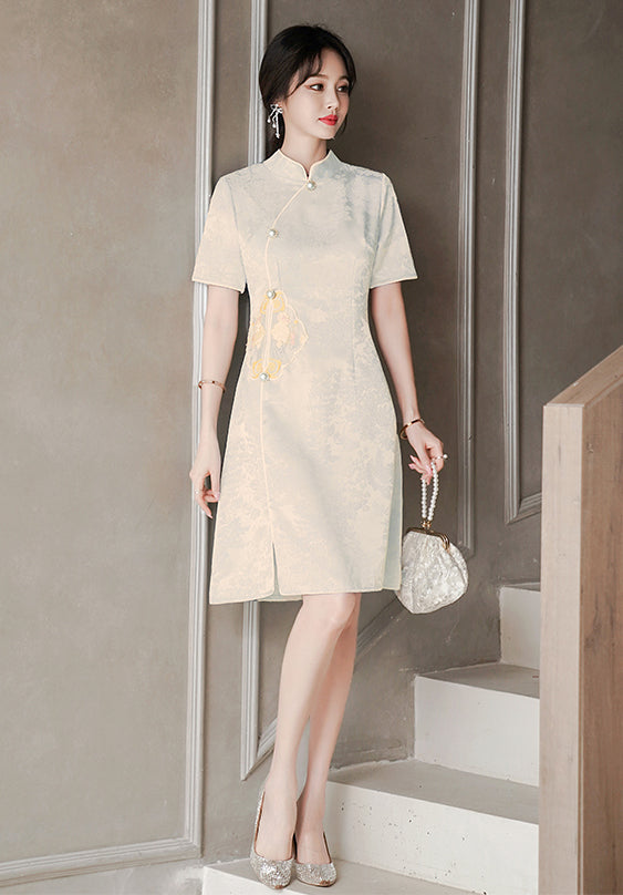 Embroidered Short-sleeved Cheongsam