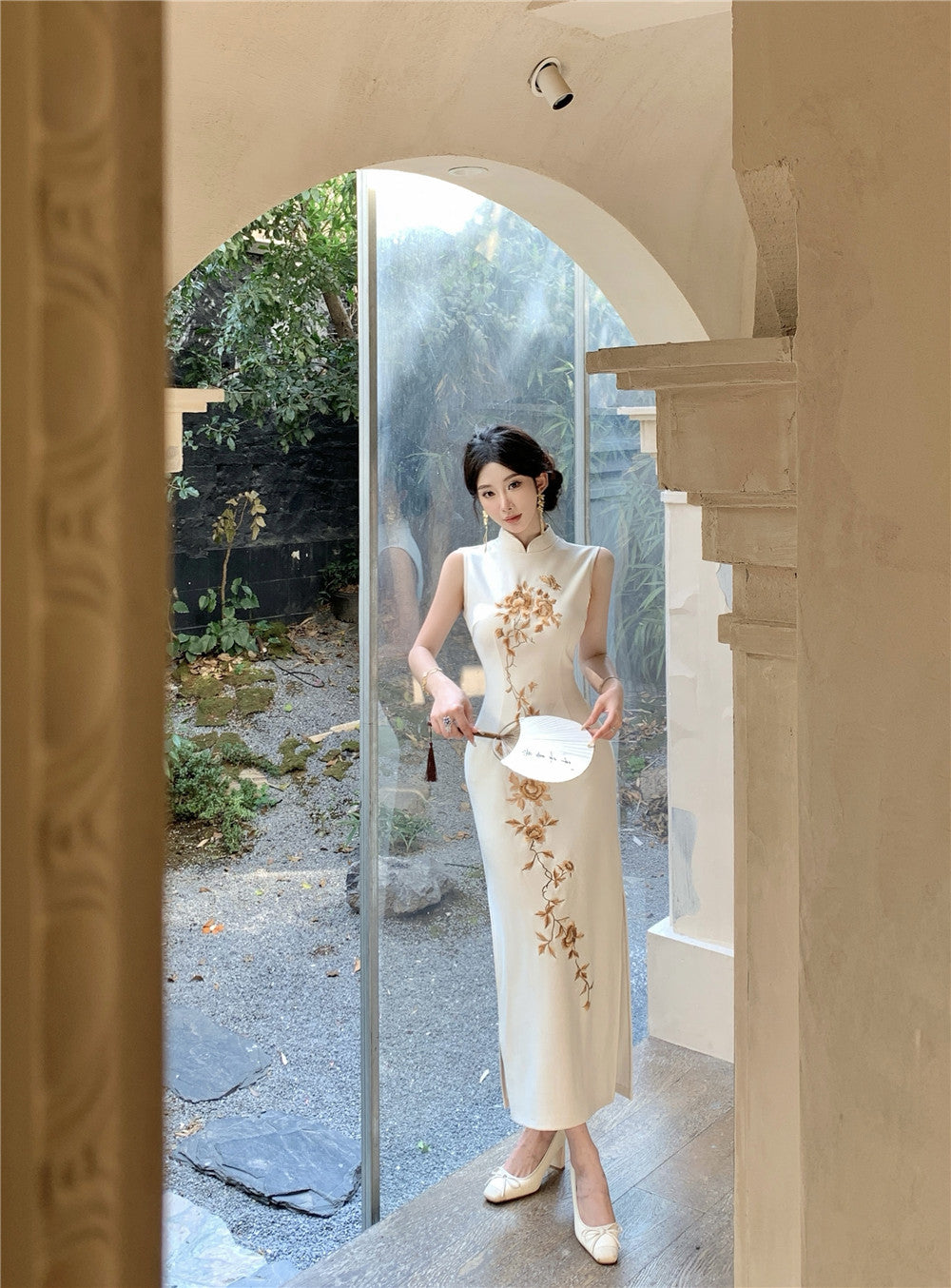 Flower Embroidery Sleeveless Slit Cheongsam Dress