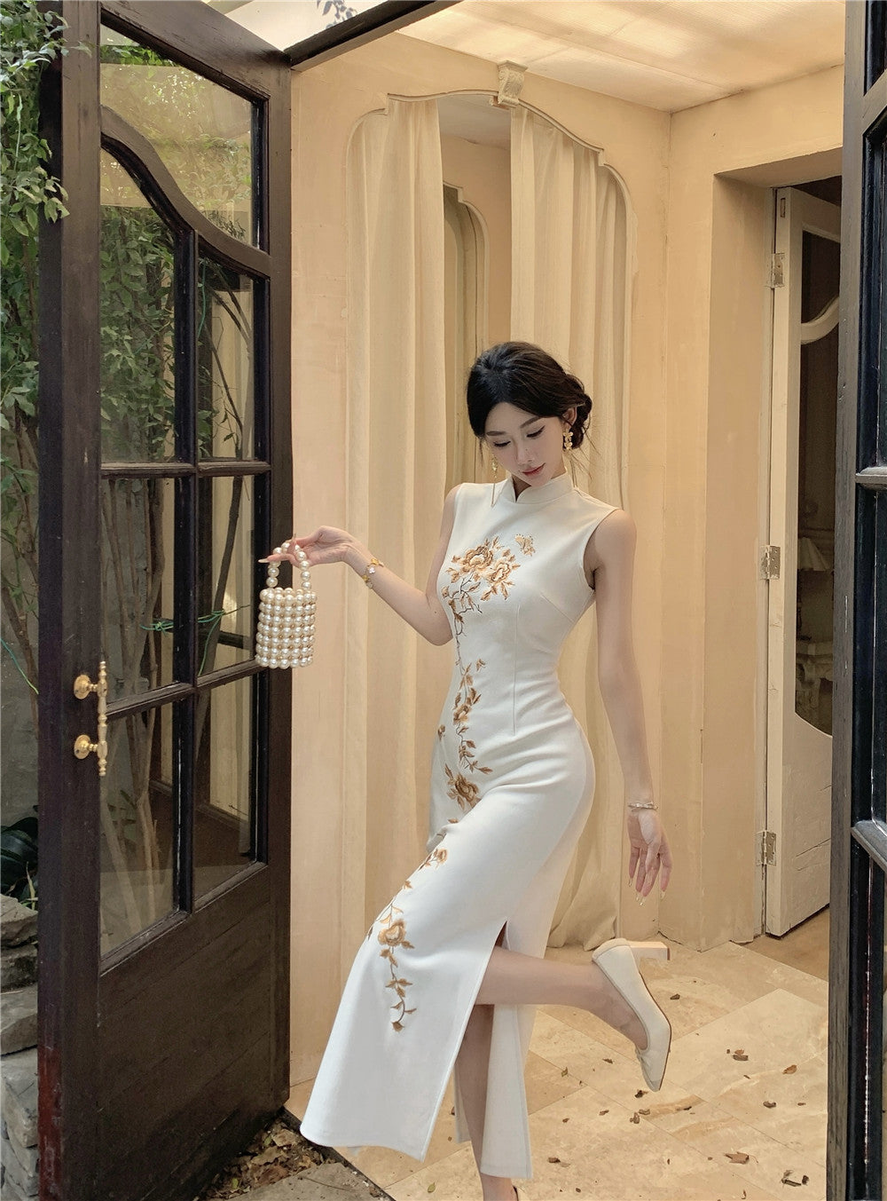 Flower Embroidery Sleeveless Slit Cheongsam Dress