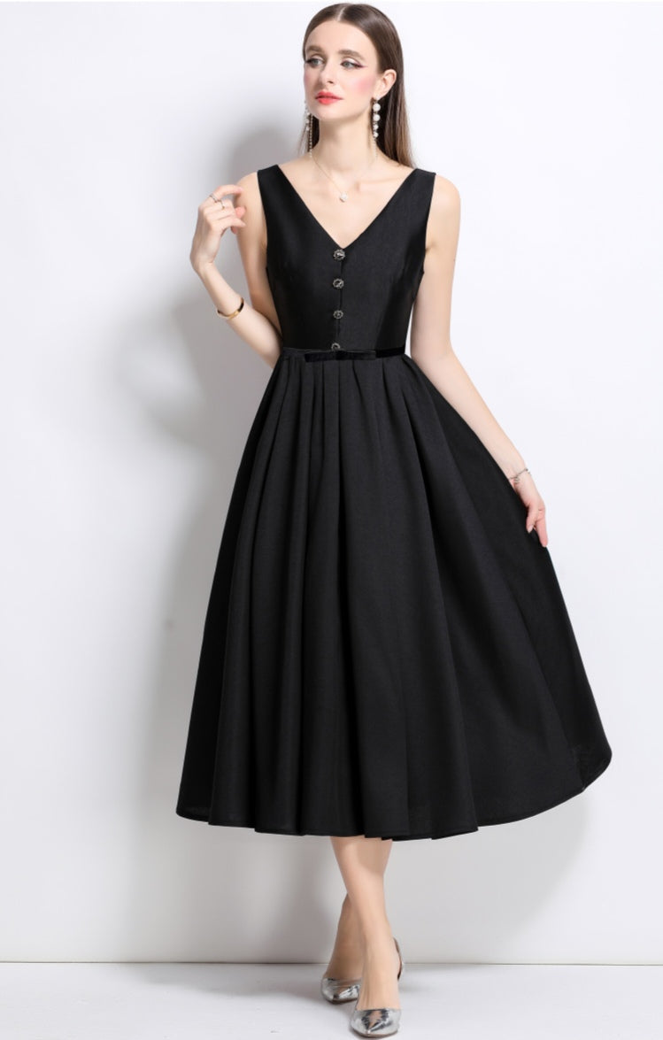 Black V-neck Sleeveless Pleated Elegant Dress
