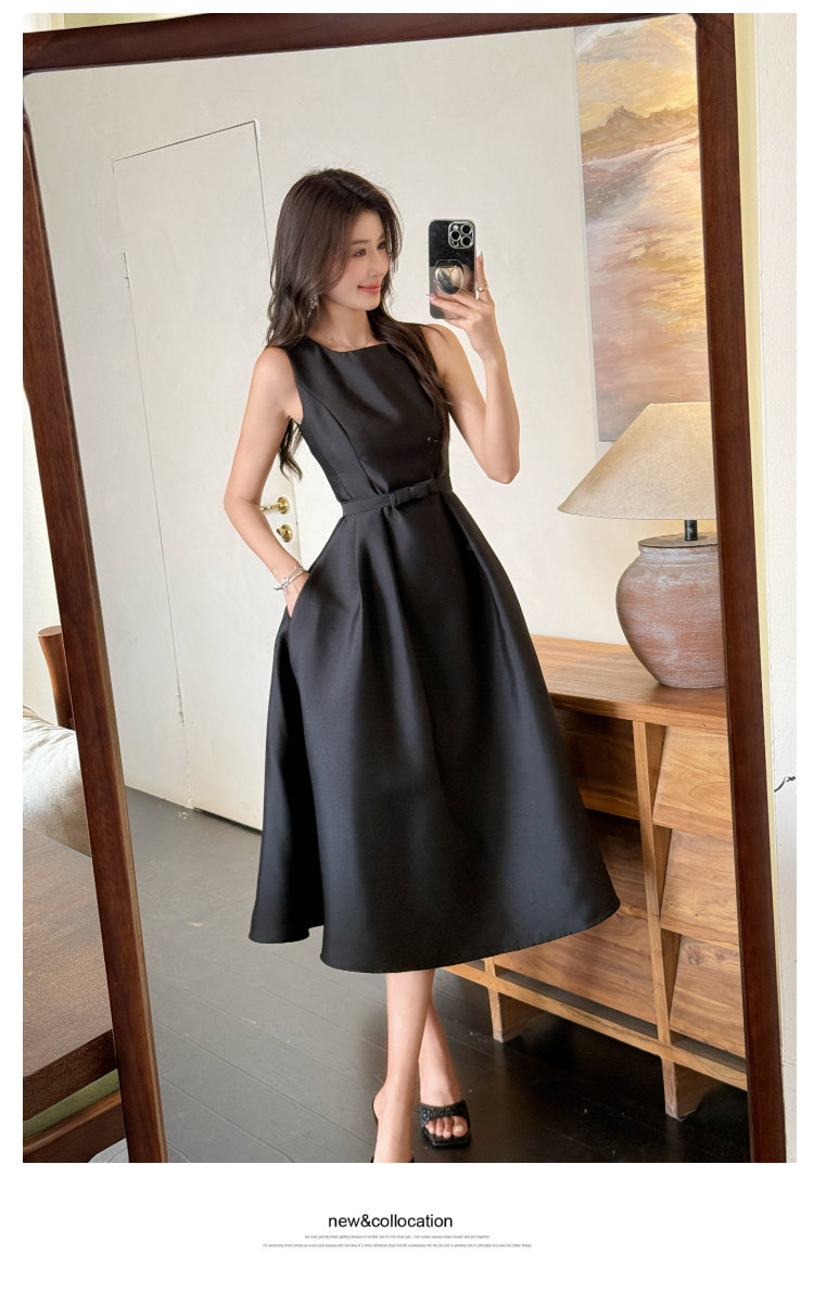 Black Hepburn Sleeveless Mid-length Dress
