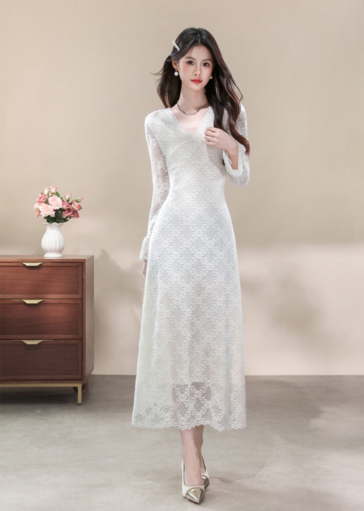 Elegant Cocktail Lace Sheath Dress with V-Neck and Scalloped Hem