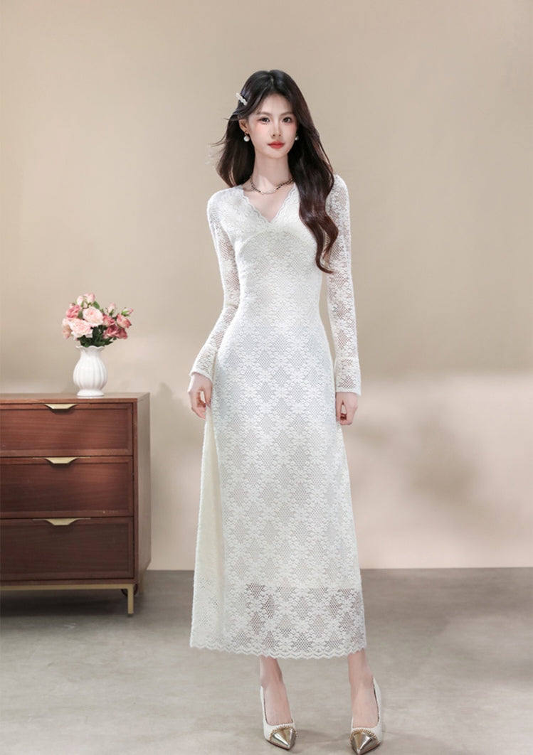 Elegant Cocktail Lace Sheath Dress with V-Neck and Scalloped Hem