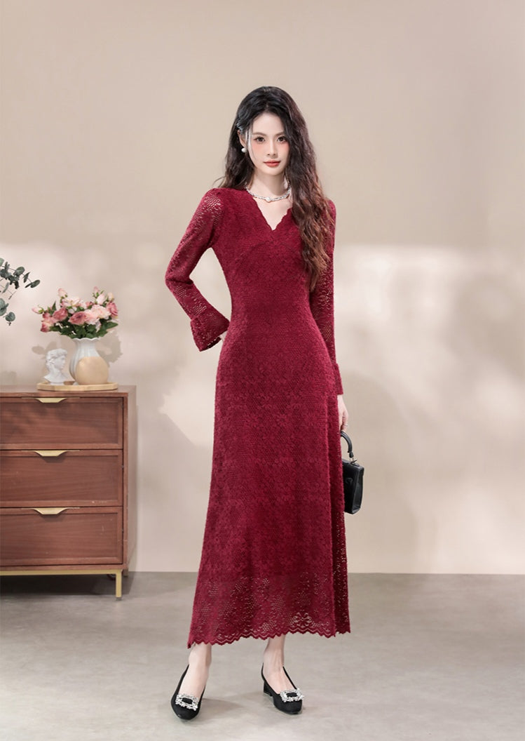 Elegant Cocktail Lace Sheath Dress with V-Neck and Scalloped Hem