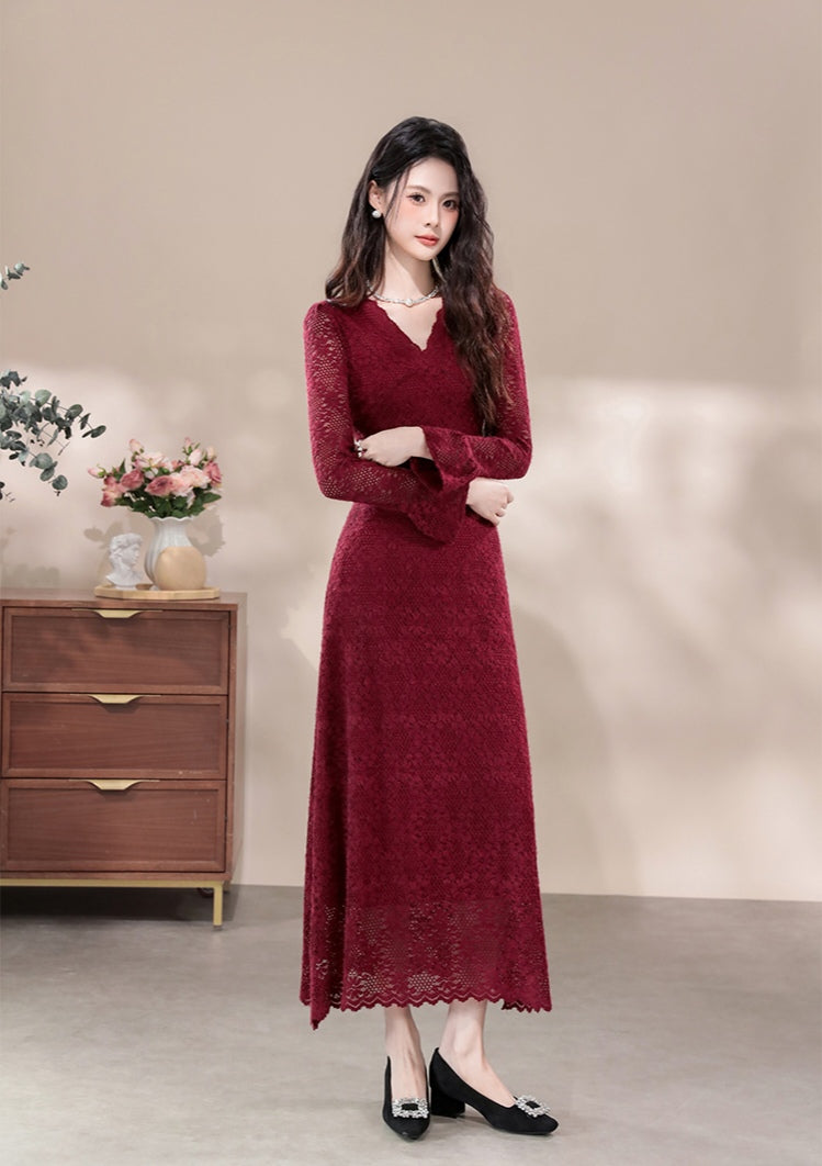 Elegant Cocktail Lace Sheath Dress with V-Neck and Scalloped Hem