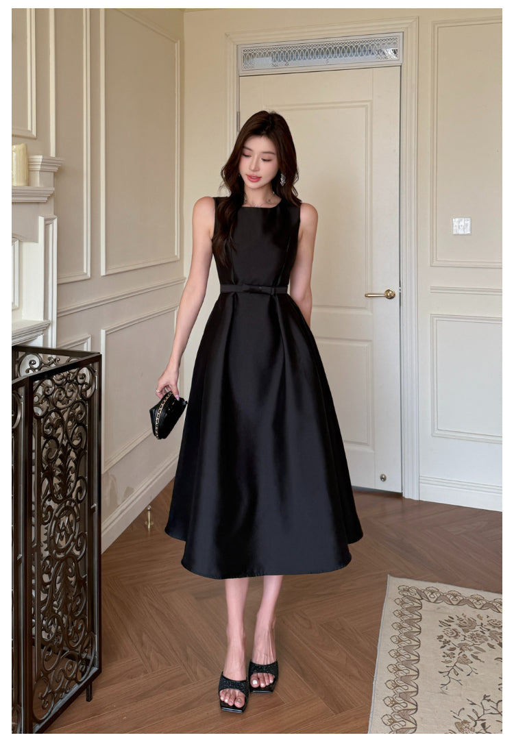 Black Hepburn Sleeveless Mid-length Dress