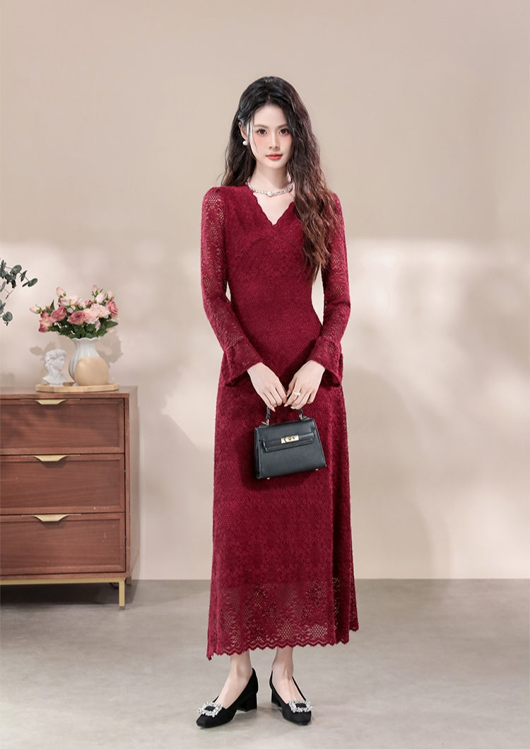 Elegant Cocktail Lace Sheath Dress with V-Neck and Scalloped Hem