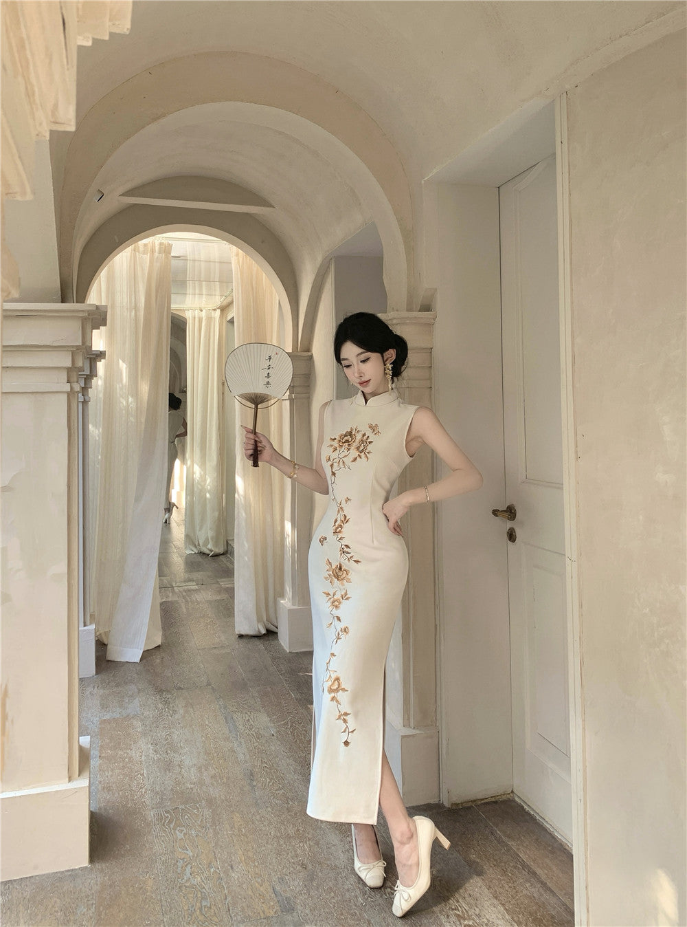 Flower Embroidery Sleeveless Slit Cheongsam Dress