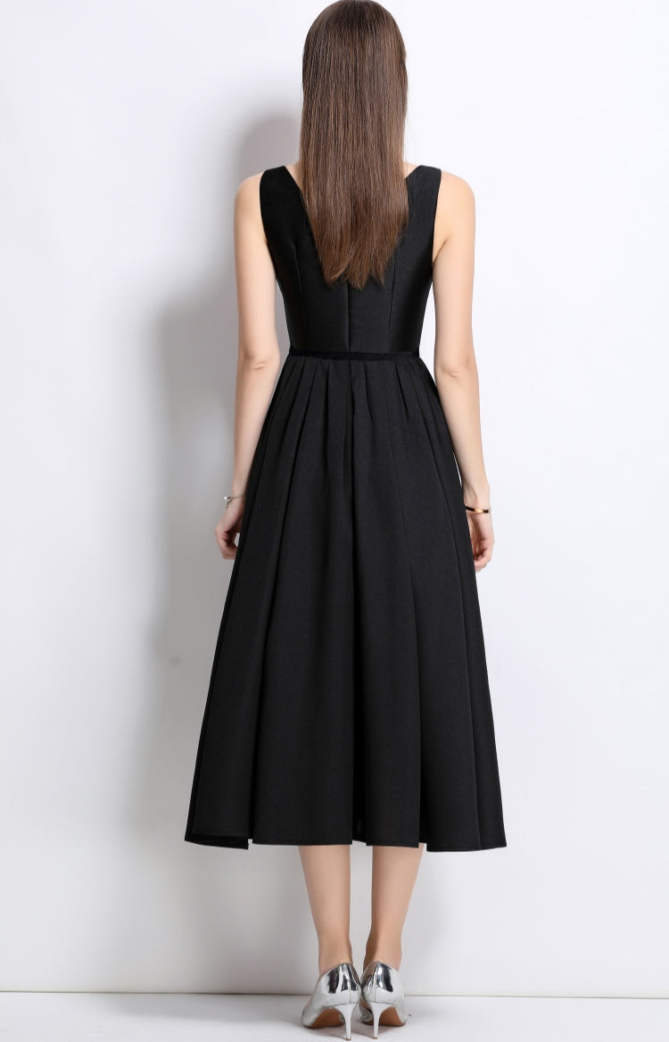 Black V-neck Sleeveless Pleated Elegant Dress