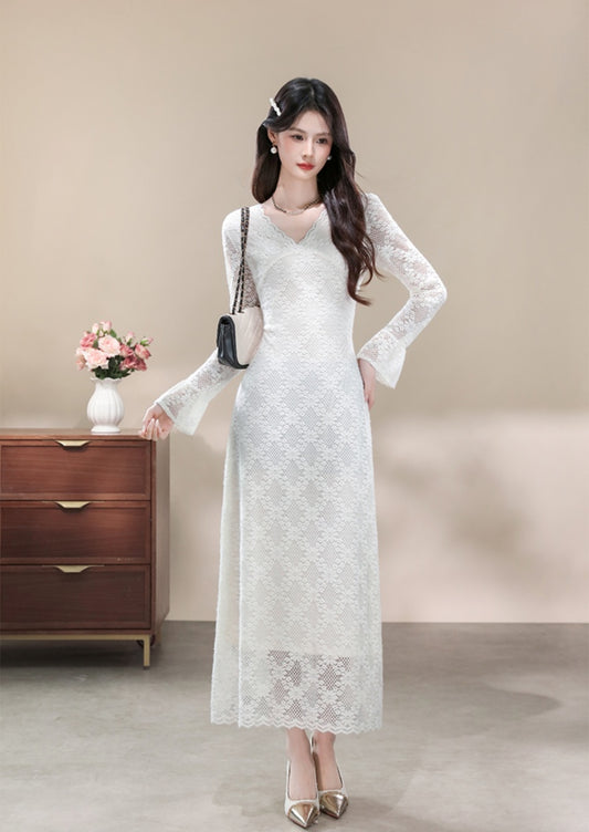 Elegant Cocktail Lace Sheath Dress with V-Neck and Scalloped Hem